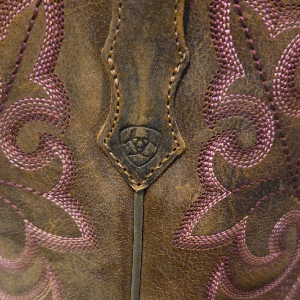 ‼️WORN ONE TIME‼️Ariat Women's 8.5B Med. Brown w/pink stitching. Square toe. - Picture 6 of 16